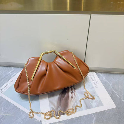 JW PEI
 Clutch Bag 
90 dhs💓
Size 34 cm 💃💃💃💃

Zain161
♥️♥️♥️