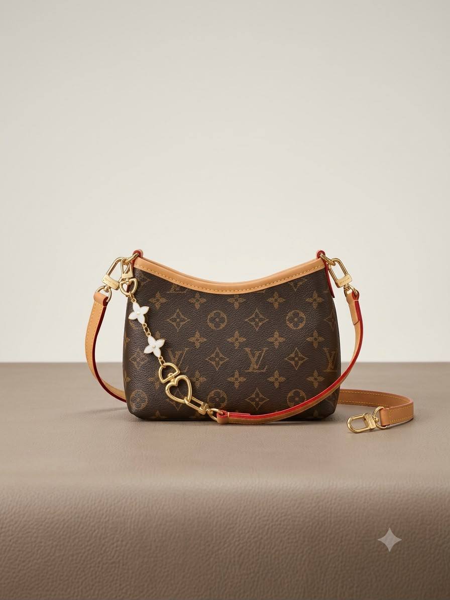 LV
With Long Belt Strap
Gold Hardware & Chain  Charm
With BOX

*SMALL —-PRICE: 100 dhs🇦🇪🇦🇪*
*BIG ———PRICE : 110 dhs🇦🇪🇦🇪*

Zain239
♥️♥️♥️