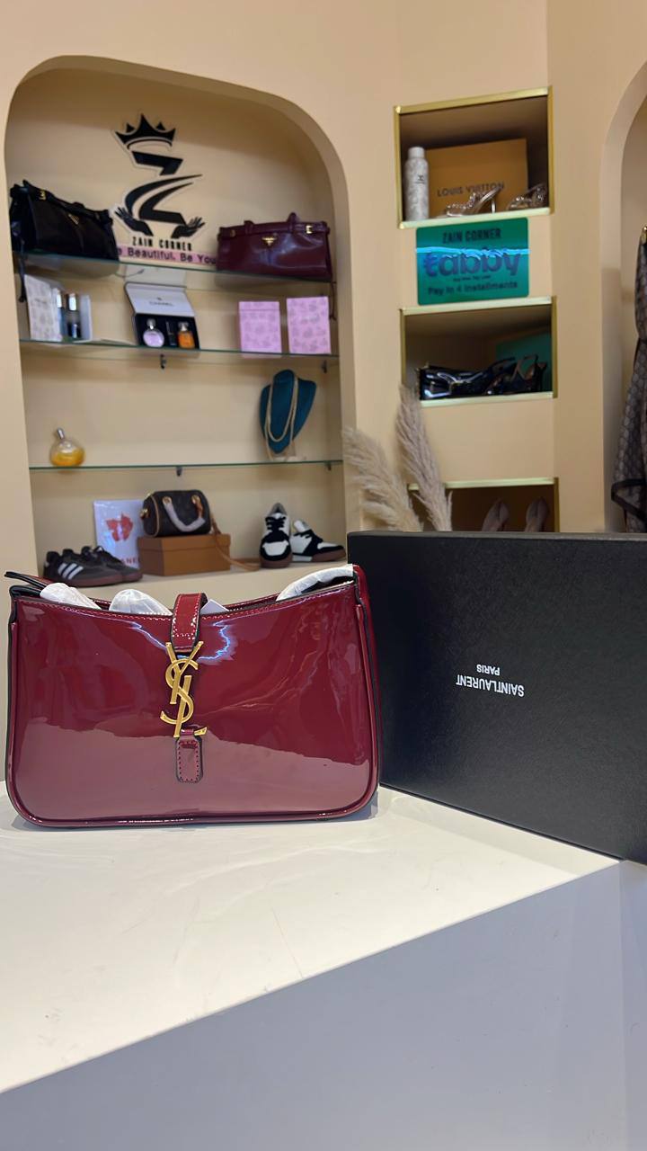 Ysl

110 dhs 
With box 

Zain295 
♥️♥️♥️