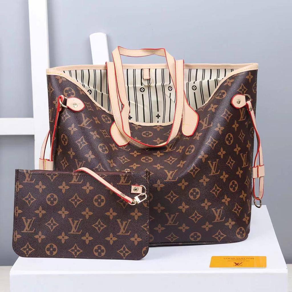 LV 
Good quality 💯
Size 43cm
95 dhs💛
With box 📦

Zain70
♥️♥️♥️