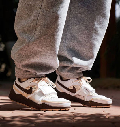 Nike Zoom Field Jaxx Travis Scott ‘Light Chocolate’ 🤎🌵
40-45 AVAILABLE 
210 dhs🪙💕

Zain242
♥️♥️♥️