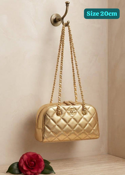 Chanel

Best quality

With box

105 dhs🇦🇪🇦🇪

size 20cm

Zain158
♥️♥️♥️
