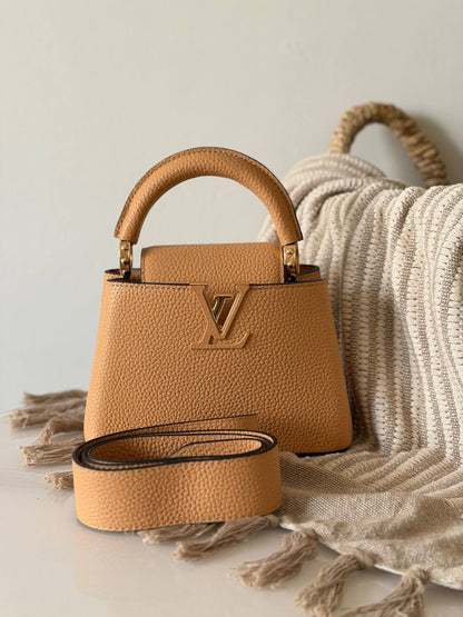 Lv capucines 
Super master quality aaa
Size :21 cm

For Price 👇 WhatsApp✅
0568585901 
0507557372
0552275751 Owner Zain 👌

Zain315
♥️♥️♥️