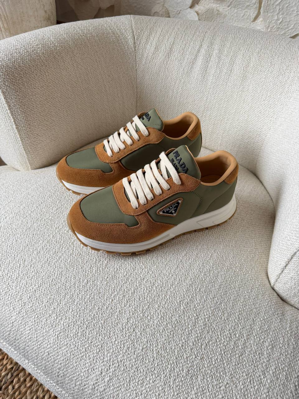 Prada Sneakers
*Vip Quality*
*Size: 40 to 46*
400 dhs✅

Zain185
♥️♥️♥️