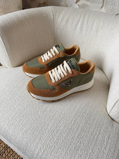 Prada Sneakers
*Vip Quality*
*Size: 40 to 46*
400 dhs✅

Zain185
♥️♥️♥️