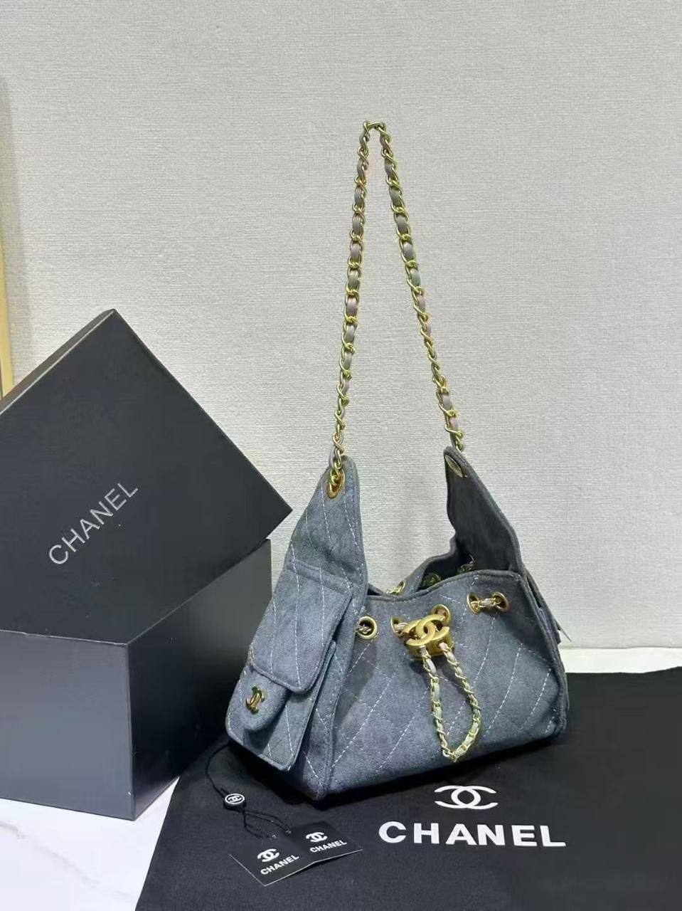 🌟 Chanel Suede
1️⃣ Finish Quality +🎁
Size: 20 * 23 cm
110 dhs🪙🌨️
with box 🎁

Zain115
♥️♥️♥️