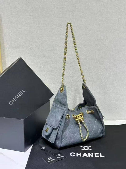 🌟 Chanel Suede
1️⃣ Finish Quality +🎁
Size: 20 * 23 cm
110 dhs🪙🌨️
with box 🎁

Zain115
♥️♥️♥️
