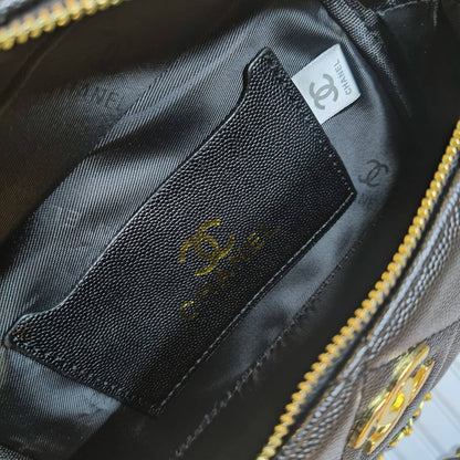 CHANEL ᴠᴀɴɪᴛʏ ᴄʟᴜᴛᴄʜ
ᴛᴏᴘ ʜᴀɴᴅʟᴇ ʙᴀɢ
ᴡɪᴛʜ ɢᴏʟᴅ ʟᴏɴɢ ᴄʜᴀɪɴ sᴛʀᴀᴘ
sɪᴢᴇ : 20 cm
NO BOX INCLUDE

70 dhs✅

Zain31
♥️♥️♥️