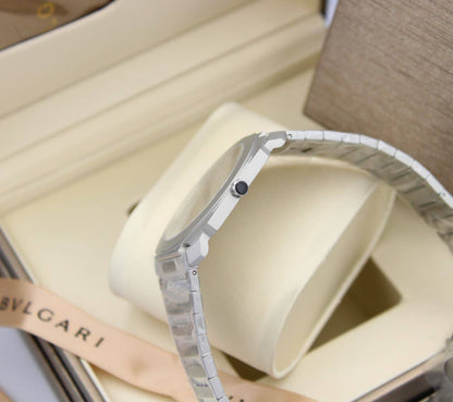 BVLGARI ULTRA THIN MEN BATTERY 40MM

350 dhs✅

Zain58
♥️♥️♥️