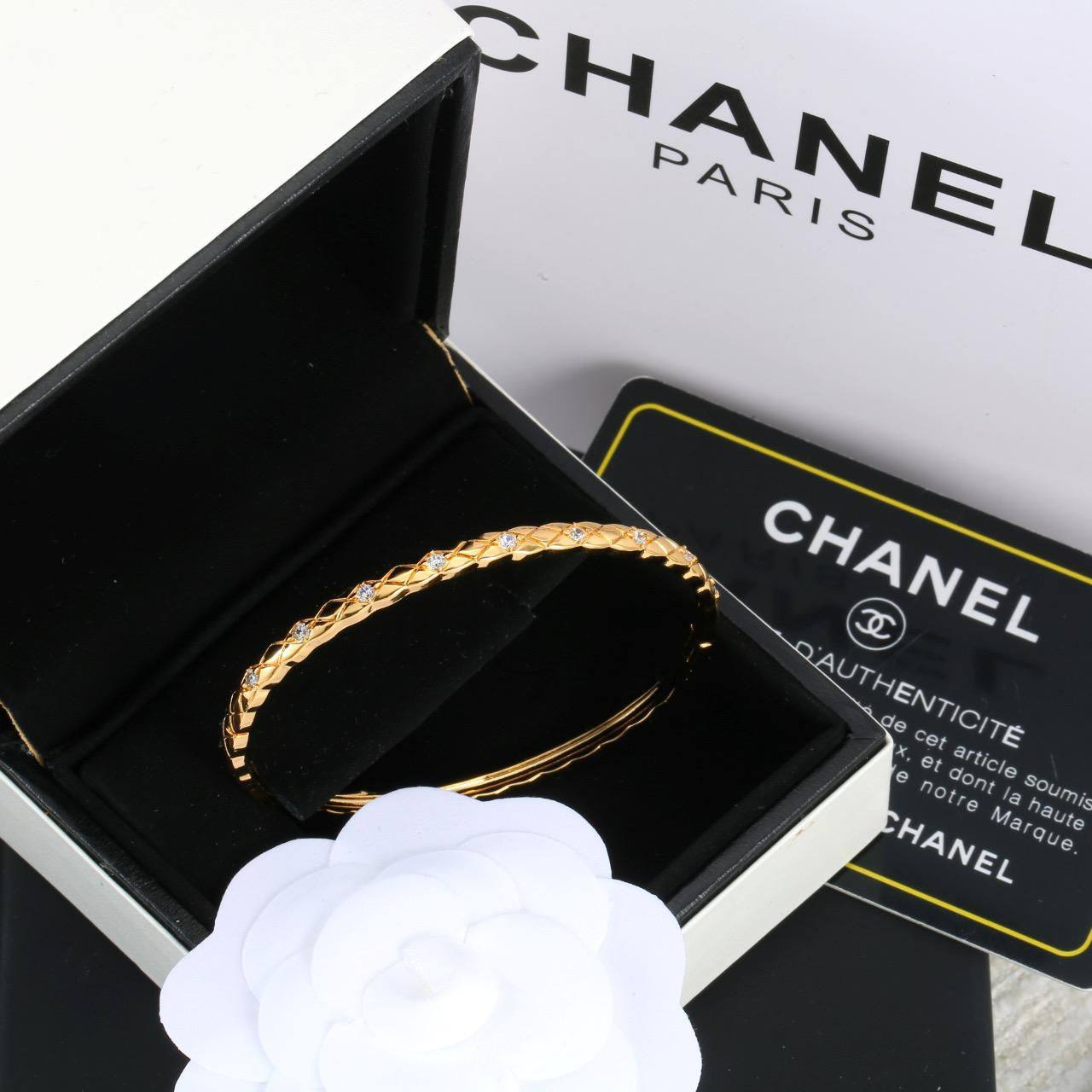 Chanel
BANGLE AND RING

65 dhs🪙🌨️

Zain89
♥️♥️♥️