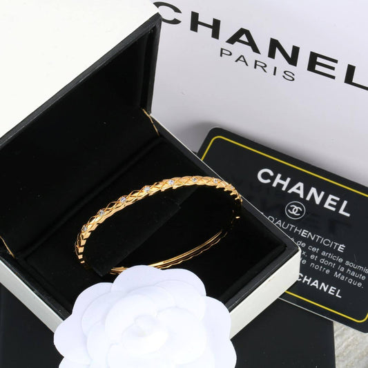 Chanel
BANGLE AND RING

65 dhs🪙🌨️

Zain89
♥️♥️♥️