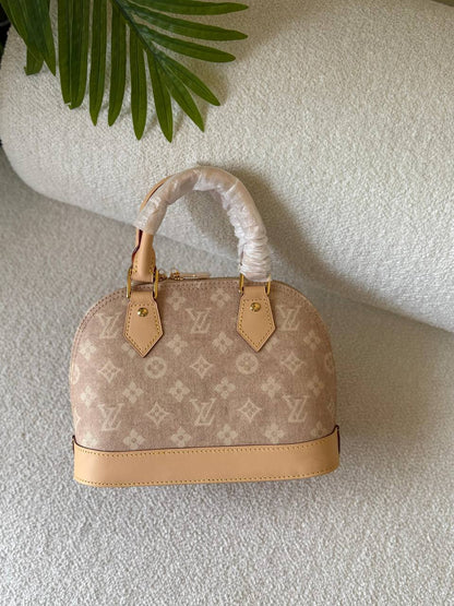 💗*Super Master Bags *😍
         🌓 ✨ 🌔
✨Available now 💫
For Price 👇 WTSP Text Zain 0568585901

Zain246
♥️♥️♥️