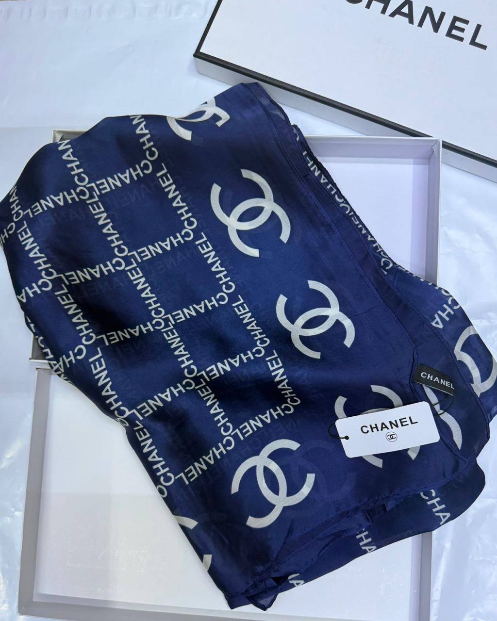 Chanel
Silk scarf 
40 dhs✅
55 dhs✅ 

with box🎁🎁🎁

Zain93
♥️♥️♥️