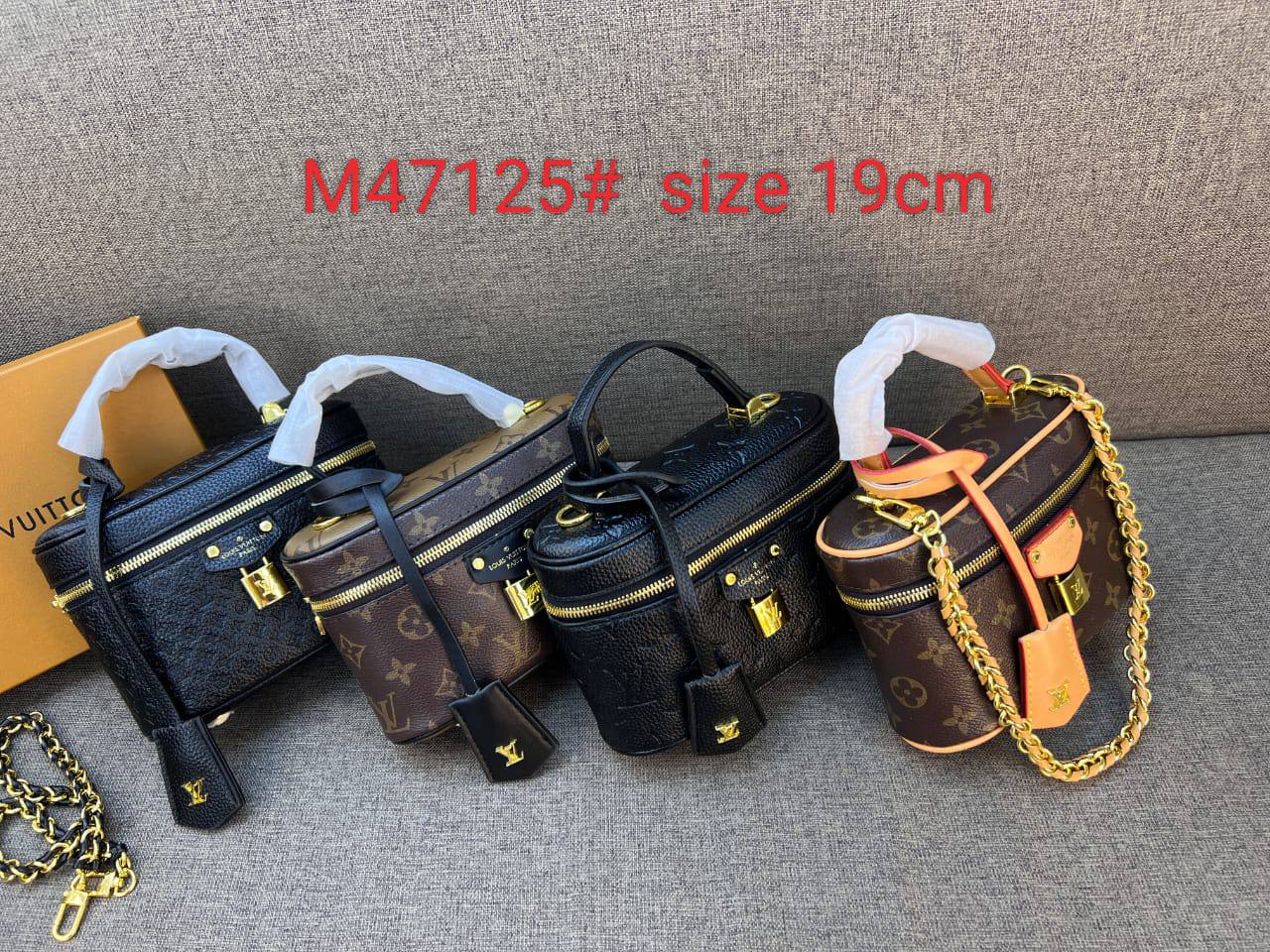 LV
95 dhs❣️

with box
🎁🎁🎁

size 19,

Zain26
♥️♥️♥️