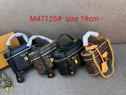 LV
95 dhs❣️

with box
🎁🎁🎁

size 19,

Zain26
♥️♥️♥️