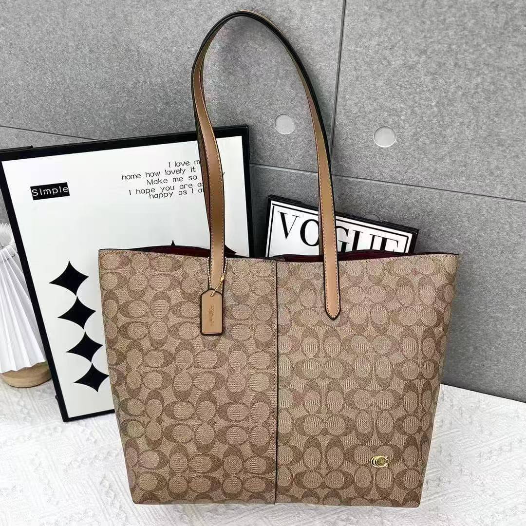 Coach
Wihh box 
75 dhs🇦🇪🇦🇪

Zain232
♥️♥️♥️