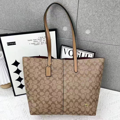 Coach
Wihh box 
75 dhs🇦🇪🇦🇪

Zain232
♥️♥️♥️