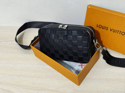 New❣️

85 dhs✅

with box🎁🎁🎁

size 20cm
Men's and women's crossbody bags

Zain26
♥️♥️♥️