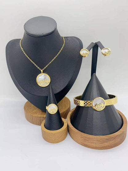 Accessories Set
50 dhs🇦🇪🇦🇪

Zain45
♥️♥️♥️
