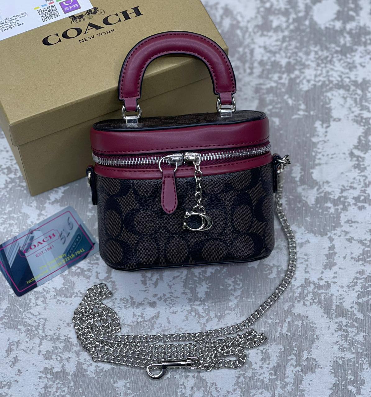 COACH

90 dhs🗽

With box
🎁🎁🎁

Zain175
♥️♥️♥️
