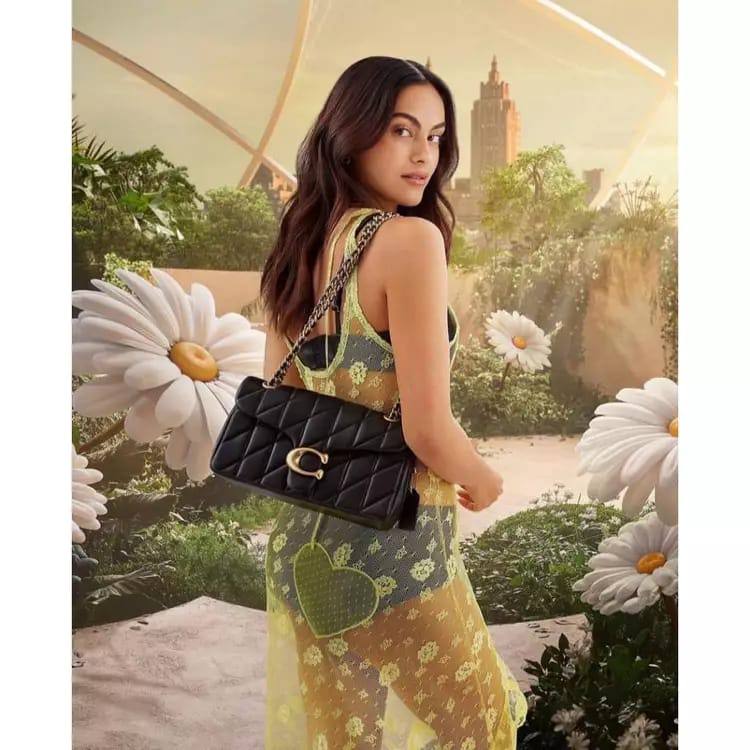 Coach 
100 dhs🇦🇪🇦🇪

with box
size 25×8×15cm

Zain42
♥️♥️♥️
