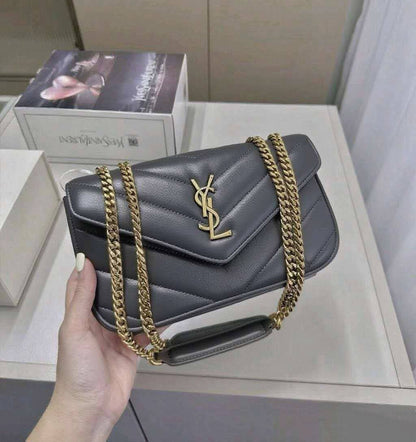 YSL 

 GOOD QUALITY

 WITH BOX 
🎁🎁🎁

100 dhs✅

Zain39
♥️♥️♥️