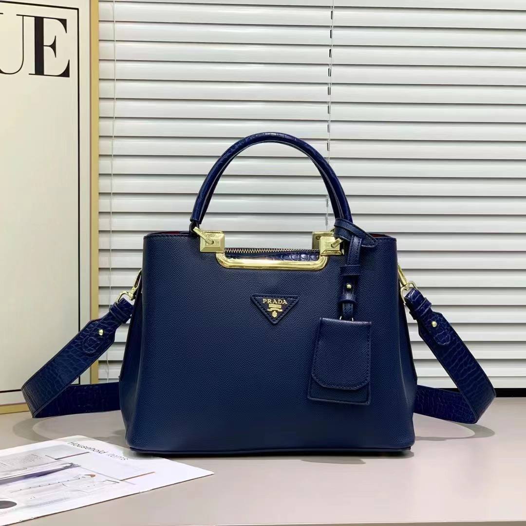 Prada 
120 dhs✅
size29.13.22👈

Zain161
♥️♥️♥️