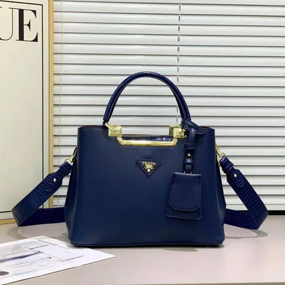 Prada 
120 dhs✅
size29.13.22👈

Zain161
♥️♥️♥️