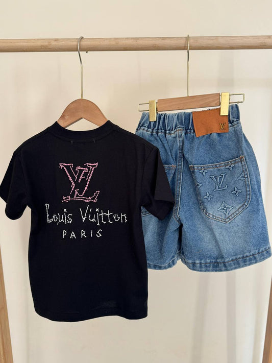 LV
 Super master quality 😍
Size:. 2/12years old 
310 dhs🇦🇪

Zain261
♥️♥️♥️