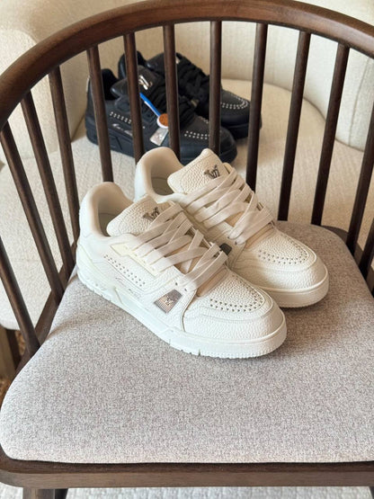 LV
AAA quality
size: 40 to 46
630 dhs🇦🇪🇦🇪

Zain185
♥️♥️♥️