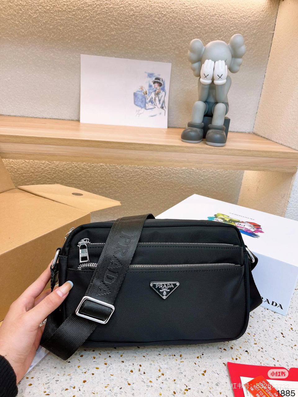 Prada
85 dhs✅
With box

Zain219
♥️♥️♥️