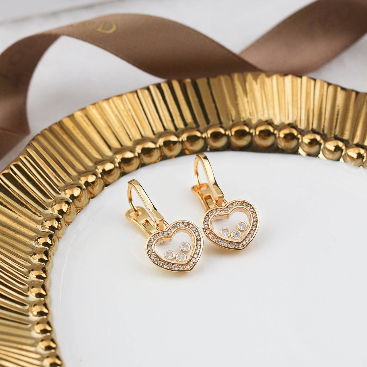 Chopard❤️‍🔥*
Earring ✨
Master quality 💯
With normal boxes 🗃️ 
60 dhs🇦🇪

Zain216
♥️♥️♥️