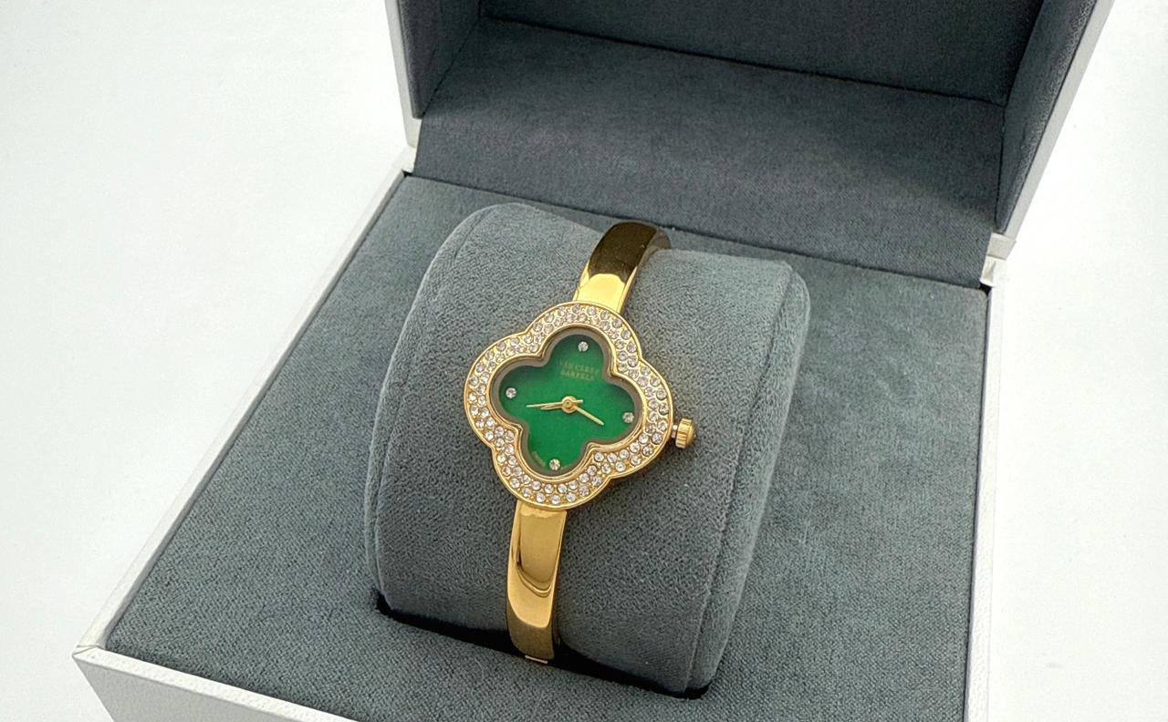 Van Cleef
60 dhs🪙🌨️

Zain45
♥️♥️♥️