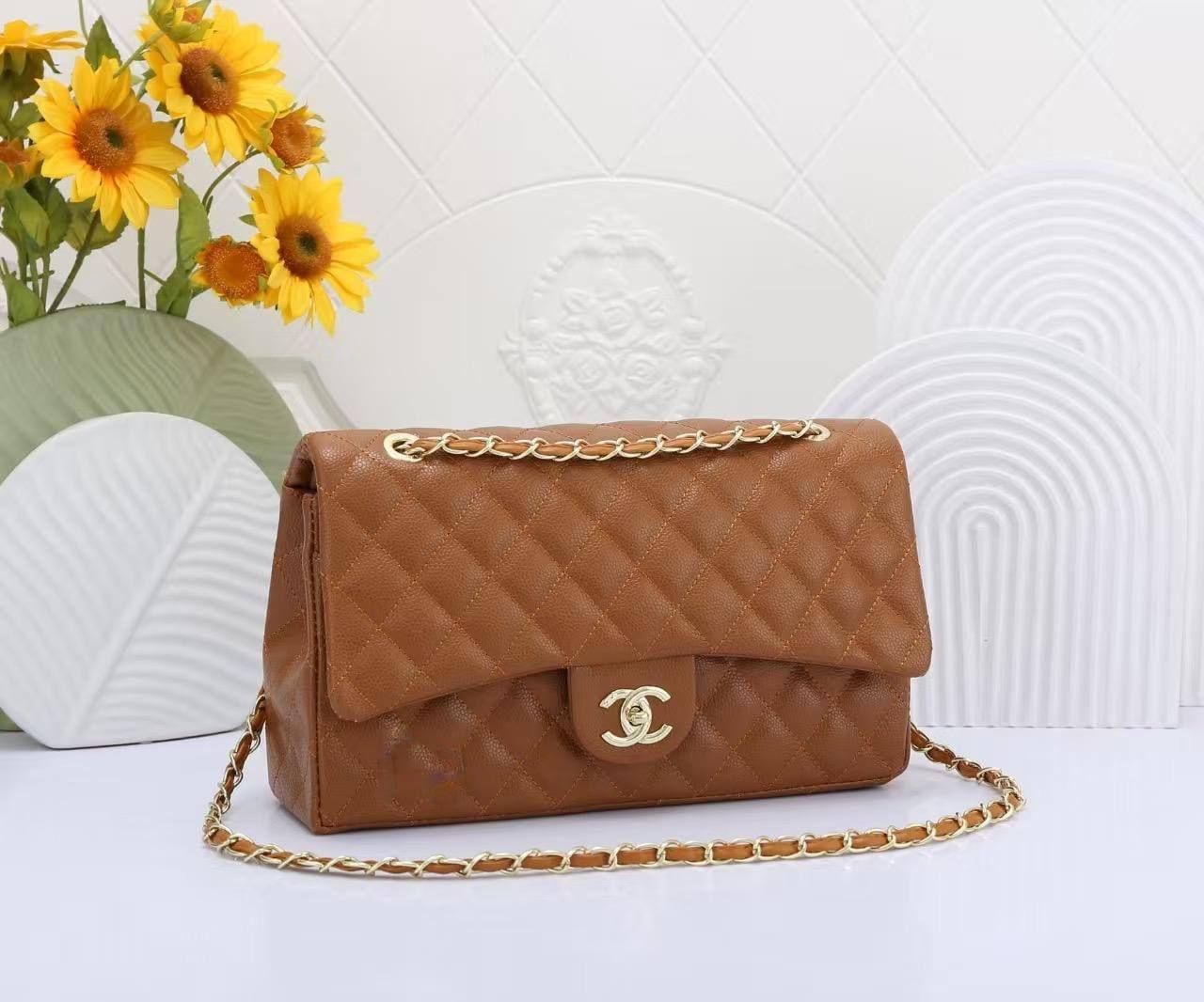Chanel
High quality
115 dhs❤️

with box
🎁🎁🎁

Zain136
♥️♥️♥️