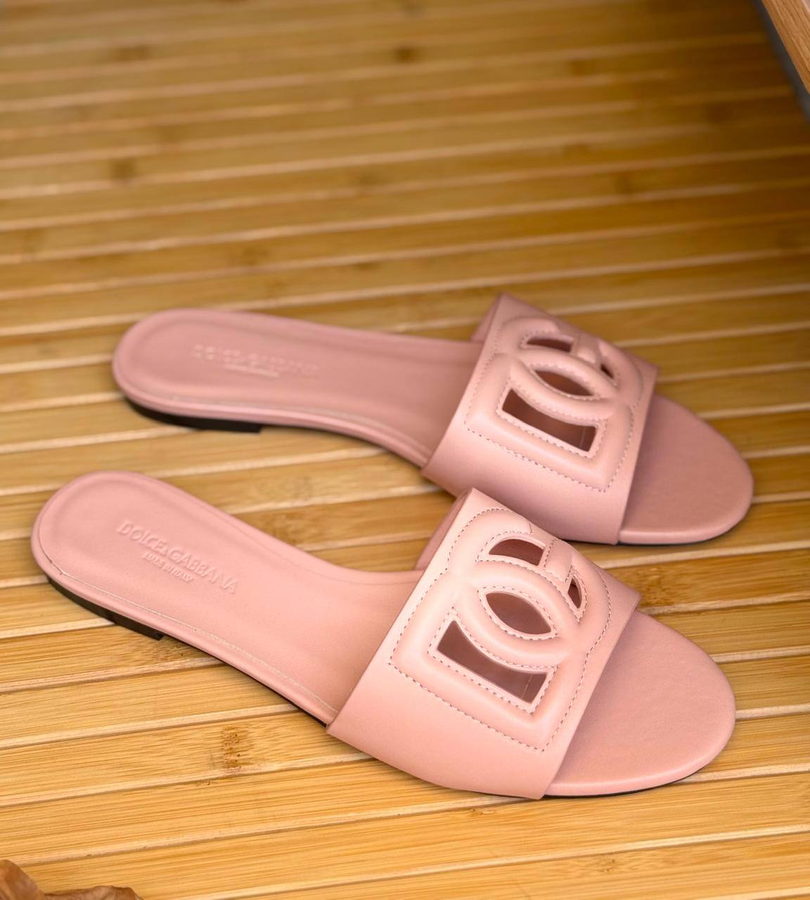 D&G
AAA Quality
*𝘿𝙤𝙡𝙘𝙚 & 𝙂𝙖𝙗𝙗𝙖𝙣𝙖*
𝗦𝗶𝘇𝗲 𝟯𝟲 𝘁𝗼 𝟰𝟭 
450 dhs✅

Zain303
♥️♥️♥️