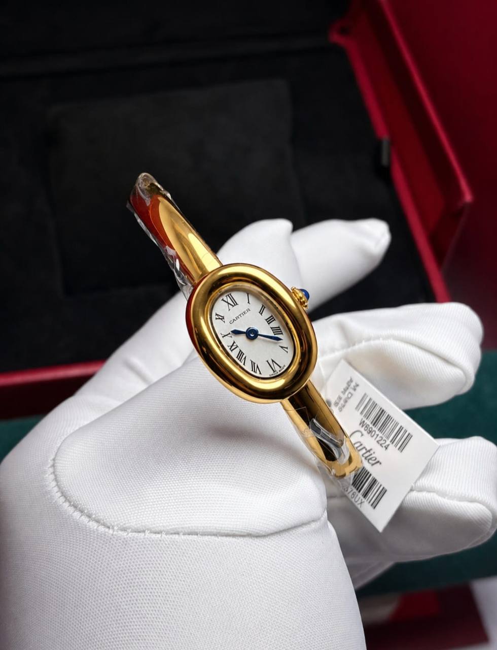 Cartier watch for ladies good quality 
350 dhs✅
 (size 17mm)

Zain59
♥️♥️♥️