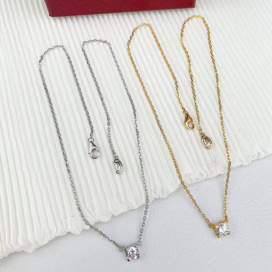 Cartier ❤️‍🔥*
Necklace 🍁
Earring 💥
Master quality 💯
With normal boxes 🗃️ 
75 dhs✅
With master box 📦 
120 dhs✅

Zain216
♥️♥️♥️