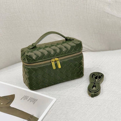 BOTTEGA 

NEW CAME 

GOOD QUALITY 

WITH BOX 

100 DHS🇦🇪🇦🇪

Zain295
♥️♥️♥️