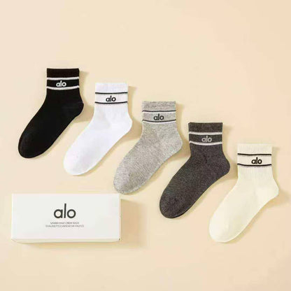 ALO SOCKS 
30 DHS🪙🌨️

Zain40
♥️♥️♥️