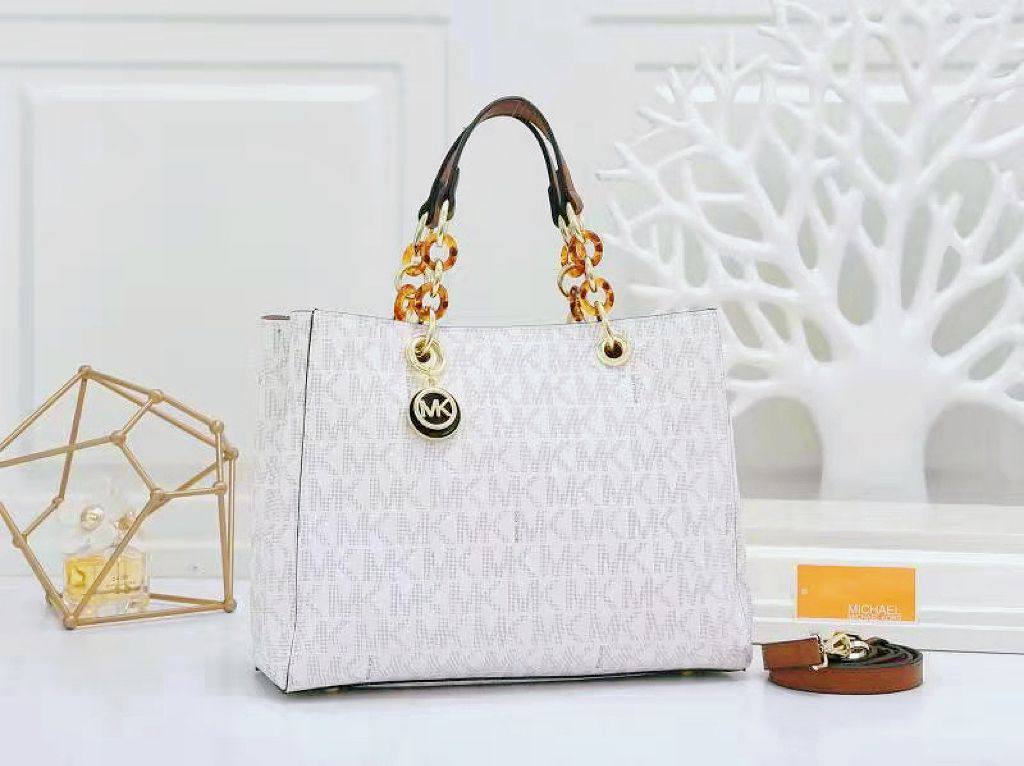 MK 
GOOD QUALITY 
90 dhs💓

Zain39
♥️♥️♥️