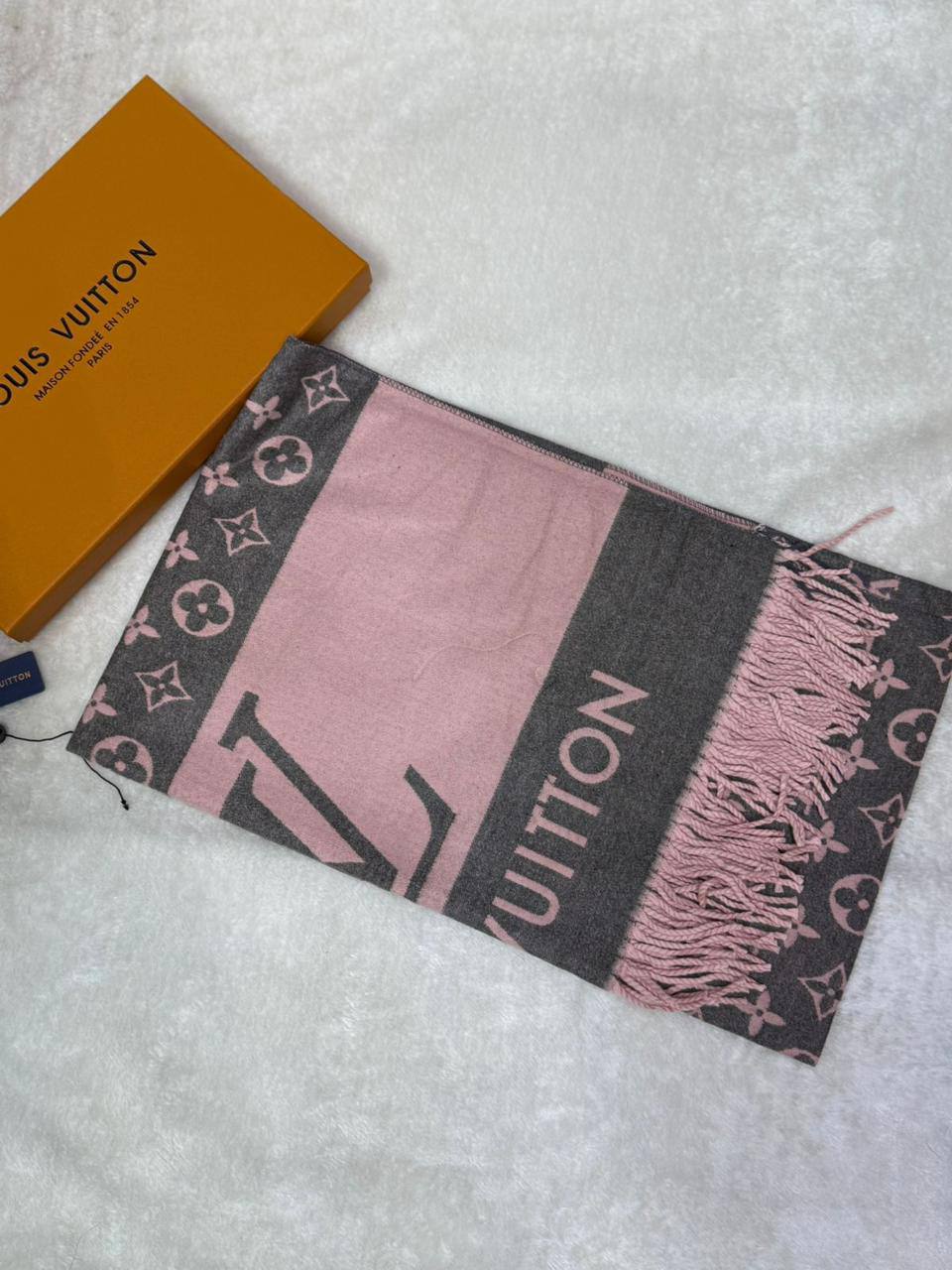 Winter scarf 
45 dhs🪙💕

Zain93
♥️♥️♥️