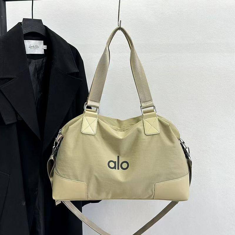 🥇 ALO  Fitness bag
Good quality 
Size : 45 * 16 * 30 cm
65 dhs💓

Zain115
♥️♥️♥️