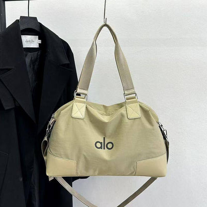 🥇 ALO  Fitness bag
Good quality 
Size : 45 * 16 * 30 cm
65 dhs💓

Zain115
♥️♥️♥️