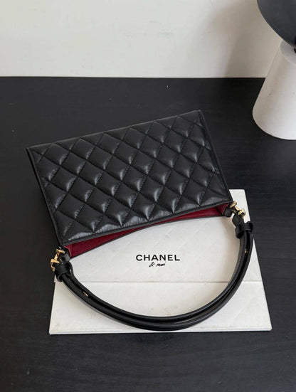 Chanel
100 dhs💓

Size:22.5/7/14

with box
🎁🎁🎁

Zain07
♥️♥️♥️