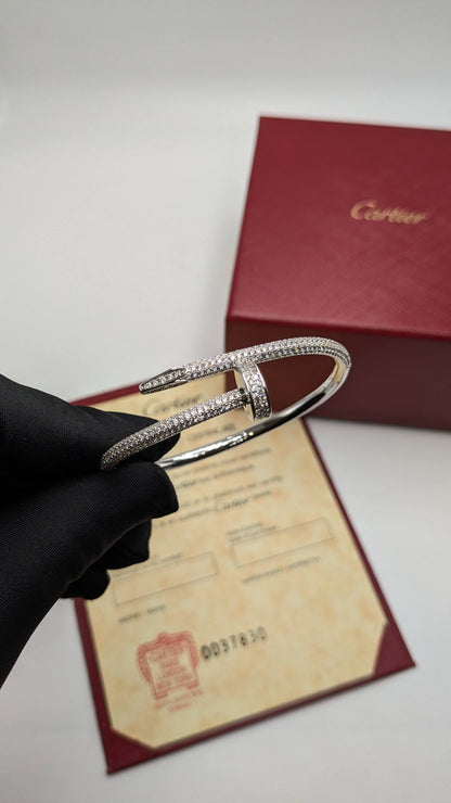 Cartier
*Master Quality* 
*Nail Braclate*
120 dhs✅ with Normal Box 🎁
140 dhs✅ with Good Box 🎁
170 dhs✅ with Master Box 🎁

Zain210
♥️♥️♥️