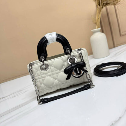 Dior 🥰💕
Master🌺🌺
17cm🫶🏼🫶🏼 
310 dhs✅

Zain297
♥️♥️♥️