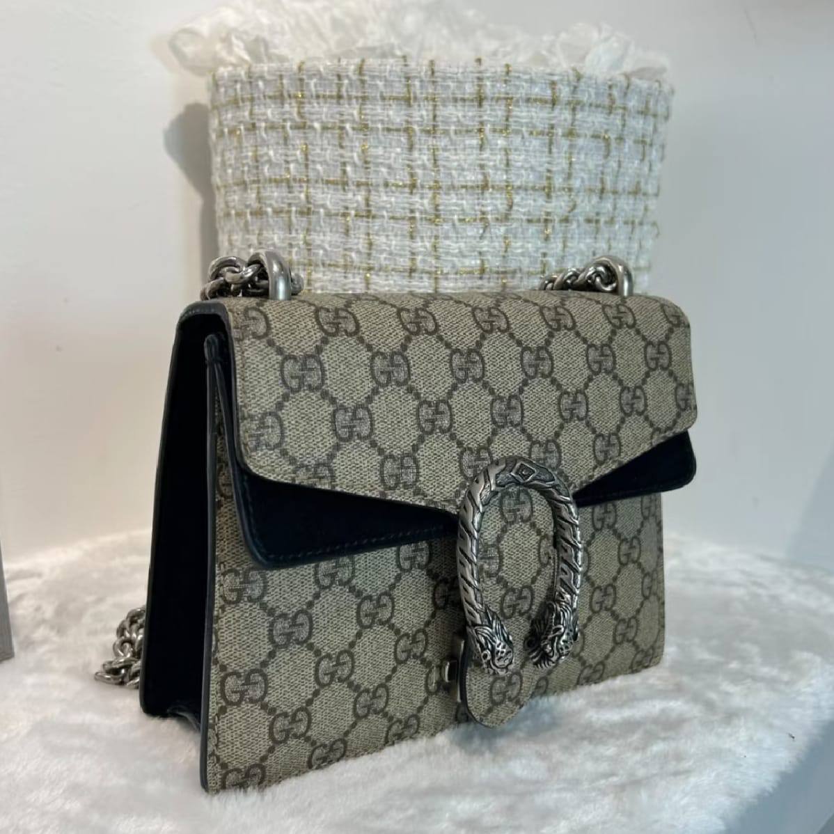 Gucci
High quality

Size: 20×15×6cm

With box 
🎁🎁🎁

95 dhs💓

Zain50
♥️♥️♥️