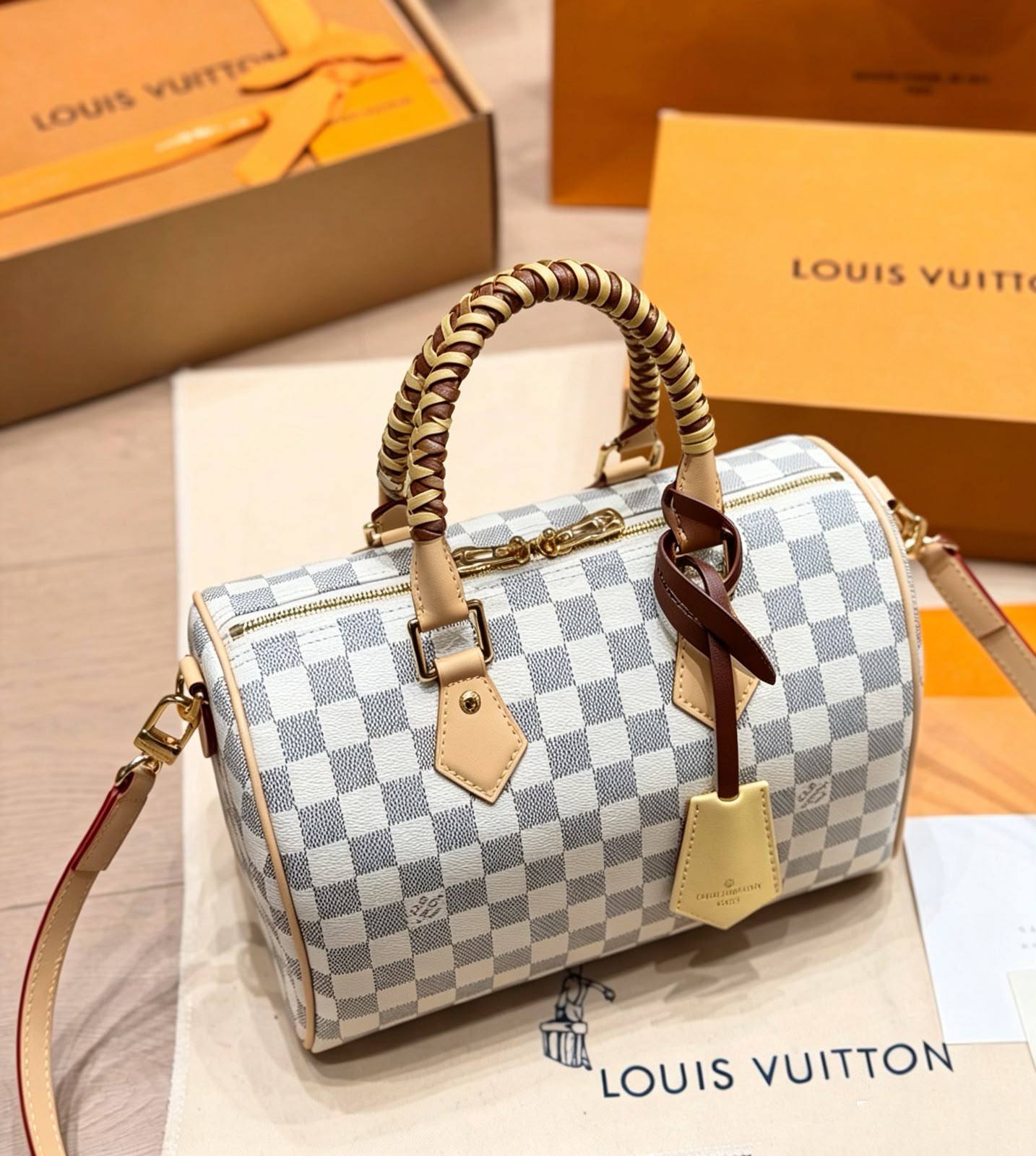 LV
SPEEDY NEW DESIGN 
MASTER QUALITY 
WITH BOX
250 dhs✅
25CM

Zain295
♥️♥️♥️