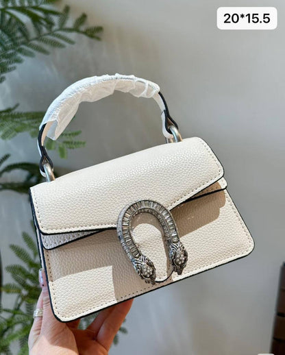 Gucci Dionysus
1️⃣ First quality +🎁
Size : 20 ~ 18 * 12 cm
80 dhs✅
with box🎁

Zain115
♥️♥️♥️