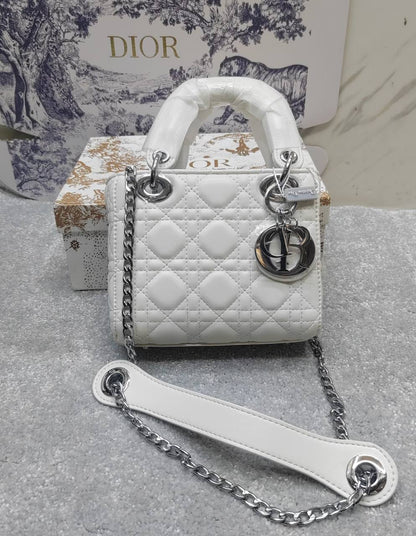 Dior
high quality
120 dhs🇦🇪🇦🇪
with box

Zain143
♥️♥️♥️